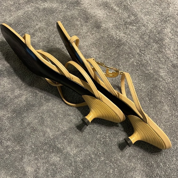 Gucci Women’s Leather Sandal, Gold Inverted G Hardware, Tan - size 38 - Picture 4 of 11